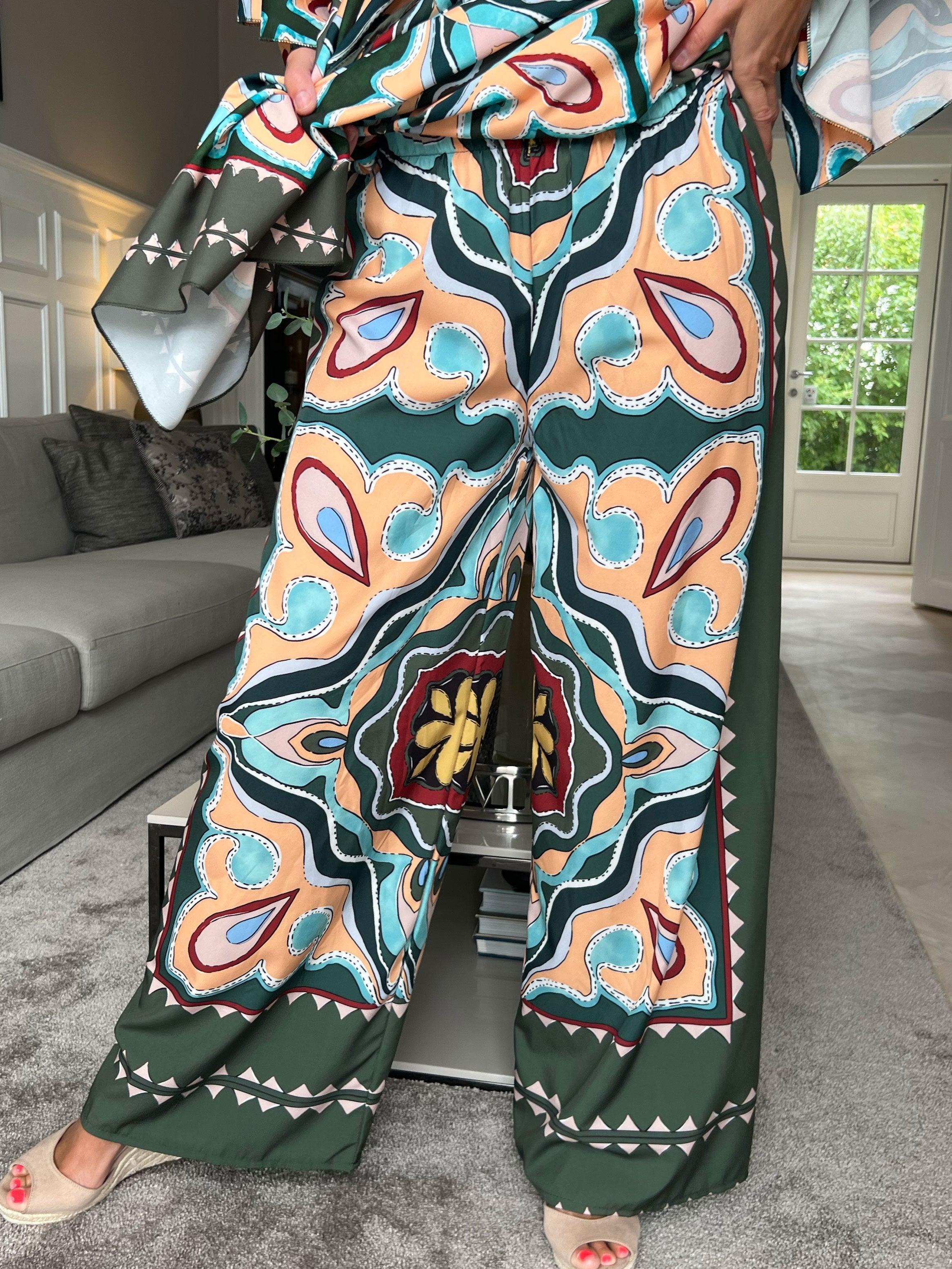 Yeva Pants - Mönstrade och lösa byxor i lätt tyg